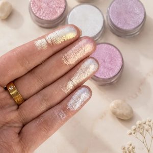 SHINE BRIGHT LIKE A DIAMOND
3D Pressed Highlighters - Set of 6